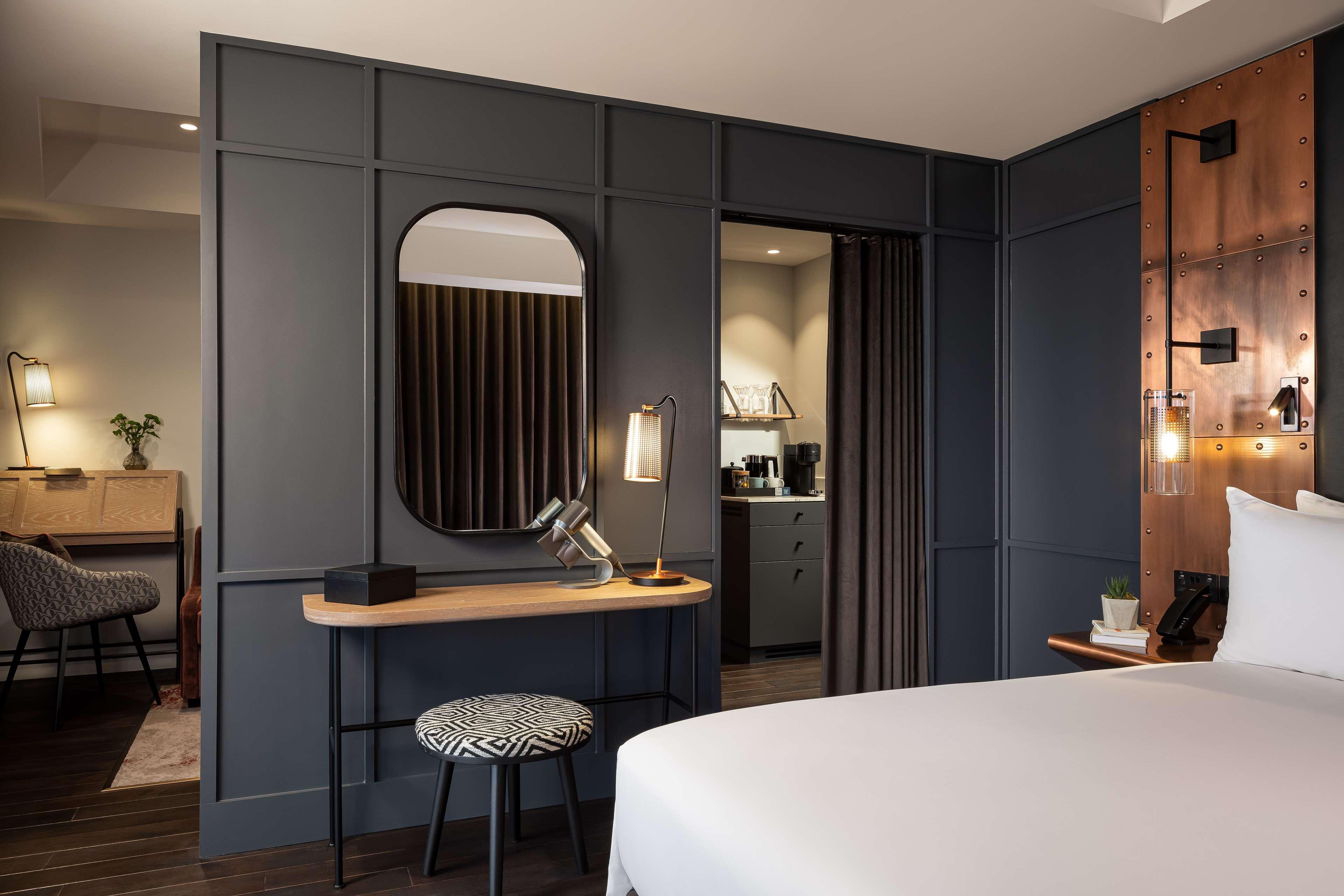 Hotel The Gantry Curio Collection By Hilton